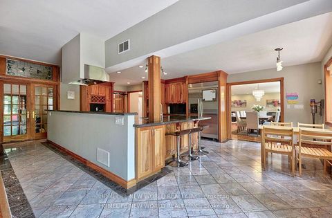 Photo 10 at 7 Sulgrave Crescent, Windfields, Toronto