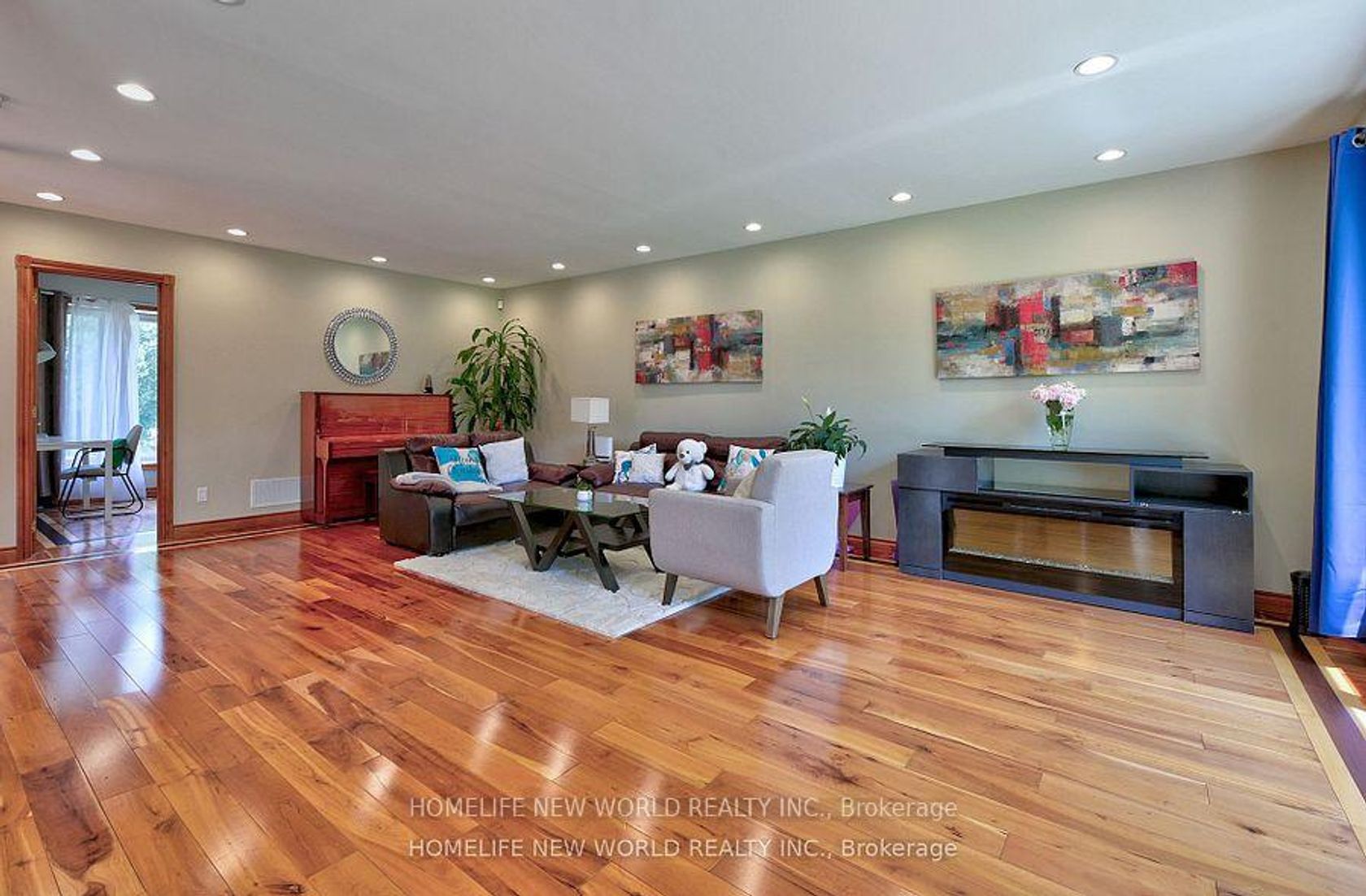 Photo 6 at 7 Sulgrave Crescent, Windfields, Toronto Photo 6 at 7 Sulgrave Crescent, Windfields, Toronto