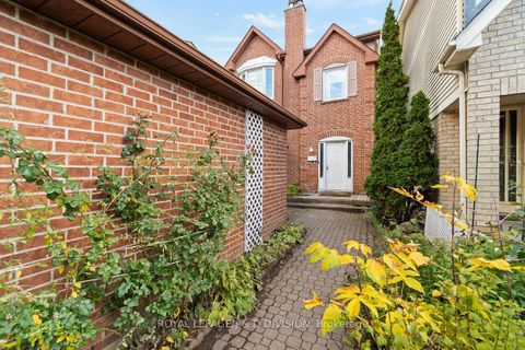 Photo 3 at 49 Esther Crescent, Yorkhill, Vaughan