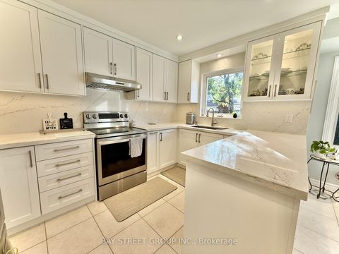 Photo 13 at 65 Rosedale Heights Drive, Uplands, Vaughan