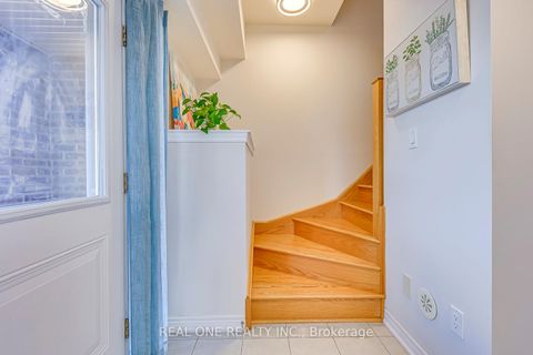 Photo 7 at 75 - 2435 Greenwich Drive, WM Westmount, Oakville