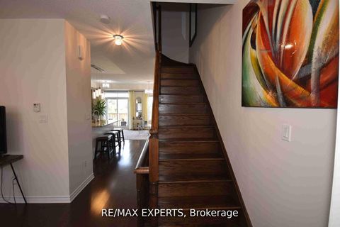 Photo 8 at 11 City Park Circle, West Woodbridge, Vaughan