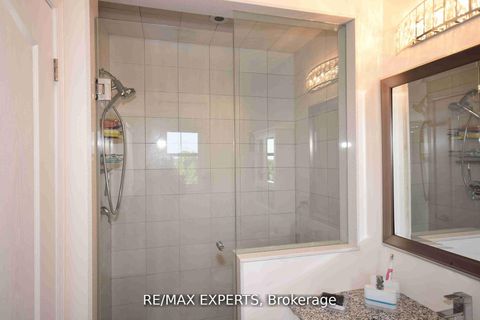 Photo 11 at 11 City Park Circle, West Woodbridge, Vaughan