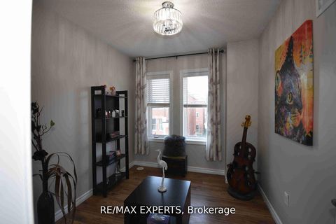 Photo 14 at 11 City Park Circle, West Woodbridge, Vaughan