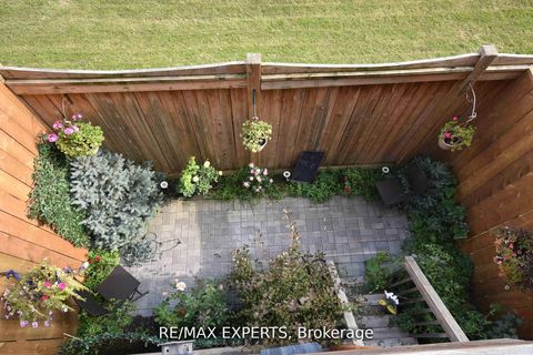 Photo 17 at 11 City Park Circle, West Woodbridge, Vaughan