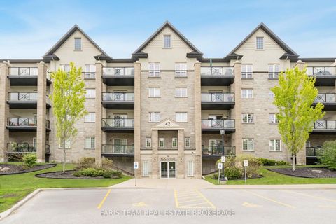Photo 2 at 402 - 42 Ferndale Drive S, Ardagh, Barrie