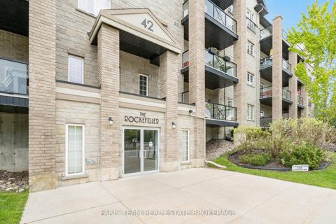 Photo 3 at 402 - 42 Ferndale Drive S, Ardagh, Barrie