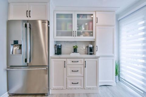 Photo 11 at 29 Wells Crescent, Sunnidale, Barrie