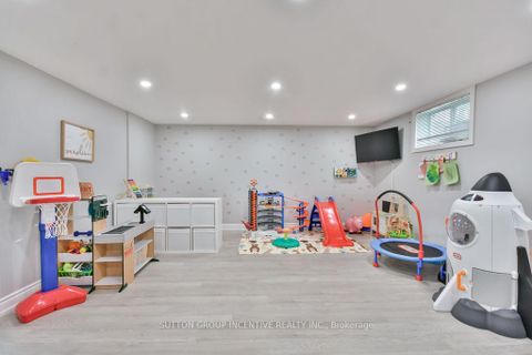 Photo 21 at 29 Wells Crescent, Sunnidale, Barrie