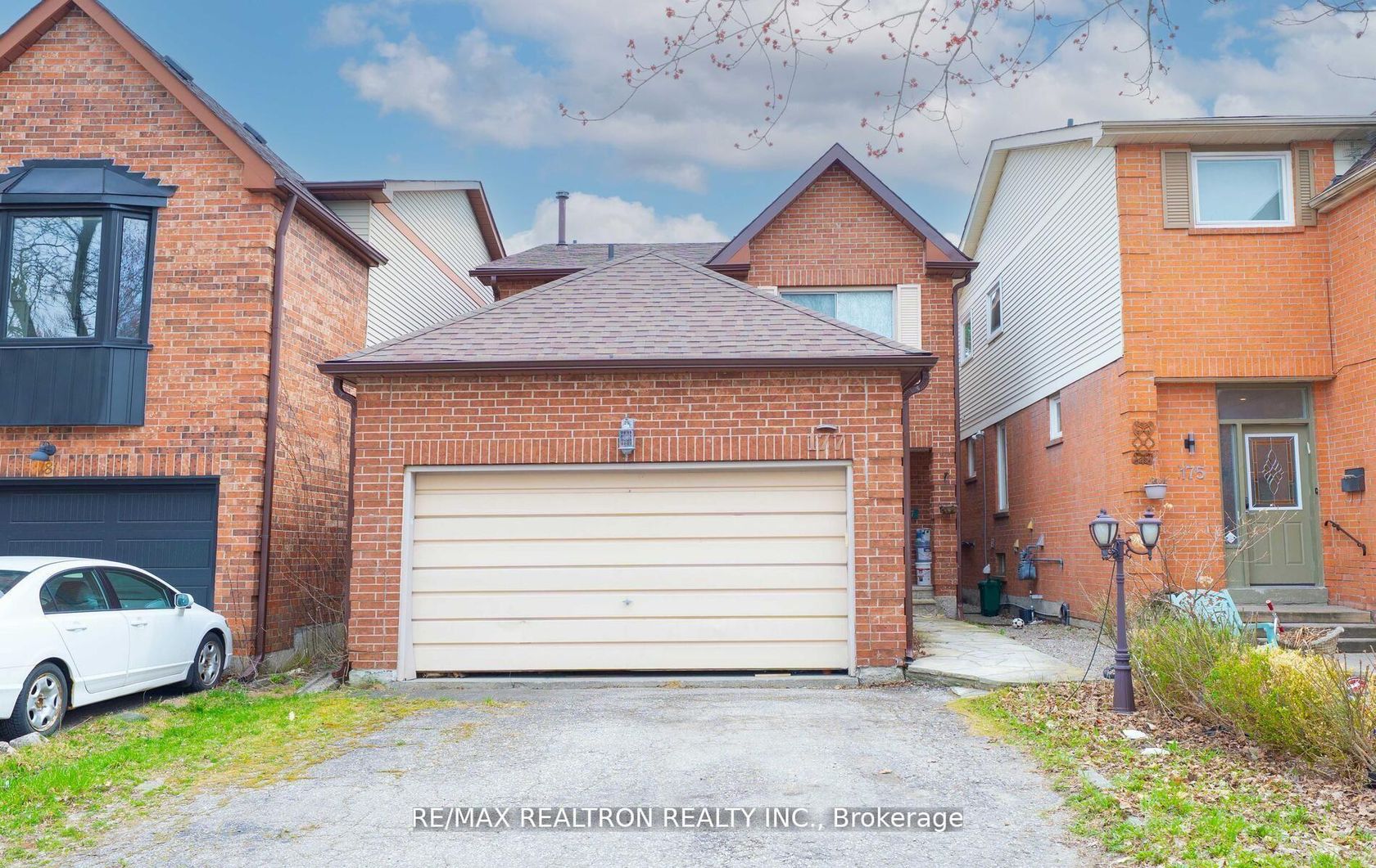 177 North Meadow Crescent, Yorkhill, Vaughan photo number 2