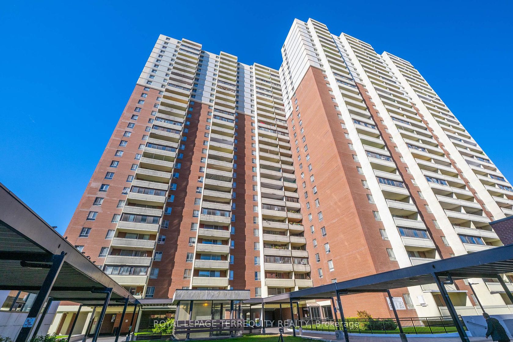 519 - 5 Massey Square, Crescent Town, Toronto 