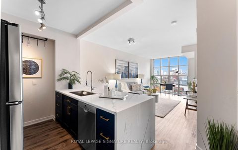 Photo 3 at 1112 - 438 Richmond Street W, Waterfront Communities C1, Toronto