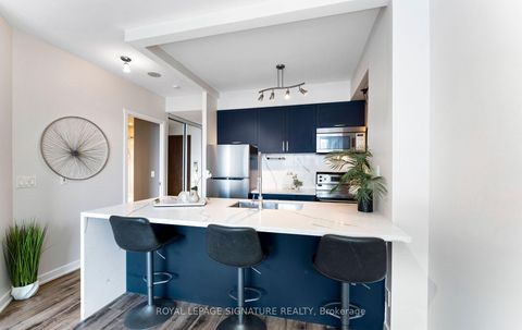 Photo 12 at 1112 - 438 Richmond Street W, Waterfront Communities C1, Toronto