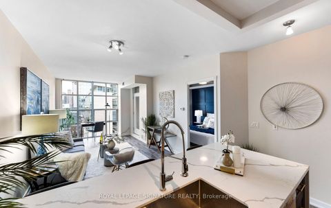 Photo 15 at 1112 - 438 Richmond Street W, Waterfront Communities C1, Toronto