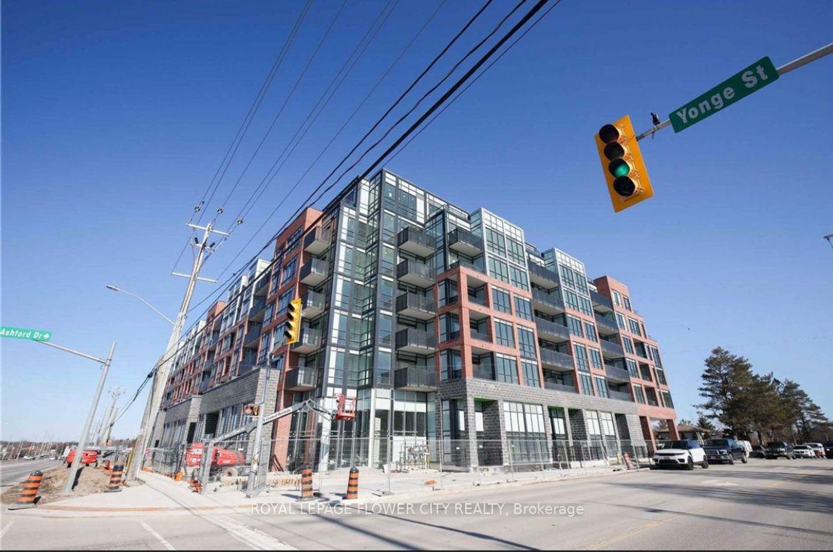 524 - 681 Yonge Street S, Painswick South, Barrie photo number 2 524 - 681 Yonge Street S, Painswick South, Barrie photo number 2