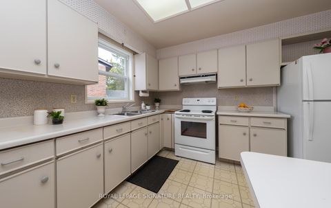 Photo 10 at 69 Kilkenny Drive, L'Amoreaux, Toronto