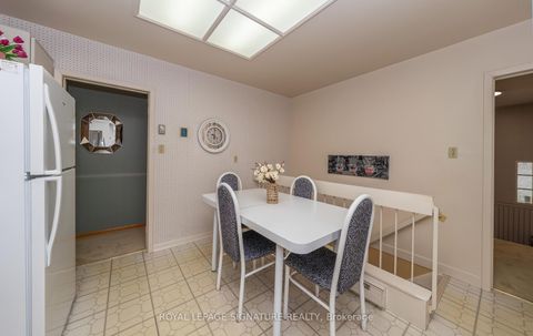 Photo 11 at 69 Kilkenny Drive, L'Amoreaux, Toronto