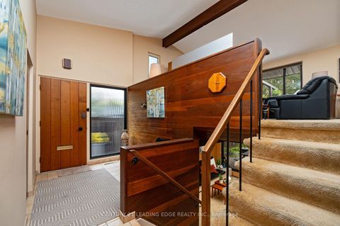 Photo 3 at 4 Rosswood Crescent, Bendale, Toronto
