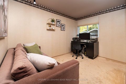 Photo 17 at 4 Rosswood Crescent, Bendale, Toronto