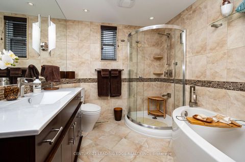 Photo 18 at 4 Rosswood Crescent, Bendale, Toronto