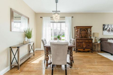 Photo 7 at 1 Bloxham Place, Shore, Barrie