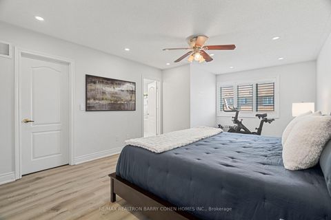 Photo 16 at 28 Mistywood Crescent, Patterson, Vaughan