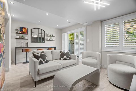 Photo 25 at 28 Mistywood Crescent, Patterson, Vaughan