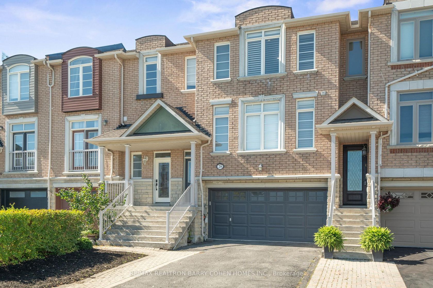 28 Mistywood Crescent, Patterson, Vaughan photo number 2