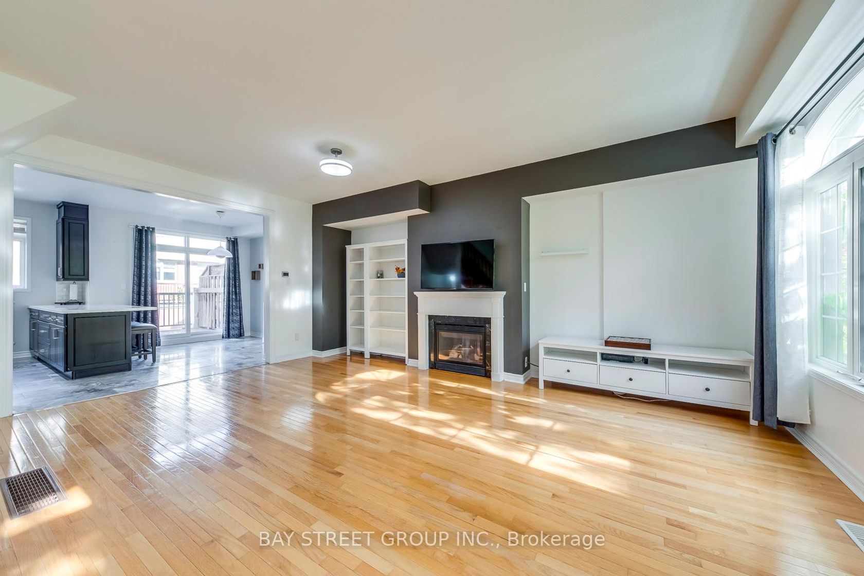 Photo 8 at 34 Stagecoach Circle, Centennial Scarborough, Toronto