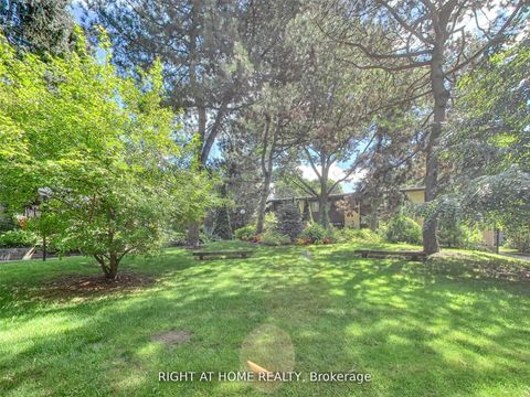 Photo 13 at 12 - 50 Three Valleys Drive, Donalda, Toronto