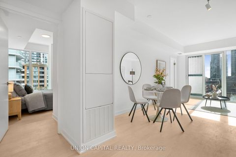 Photo 4 at 711 - 252 Church Street, Yonge Corridor, Toronto Photo 4 at 711 - 252 Church Street, Yonge Corridor, Toronto