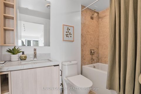 Photo 14 at 711 - 252 Church Street, Yonge Corridor, Toronto Photo 14 at 711 - 252 Church Street, Yonge Corridor, Toronto