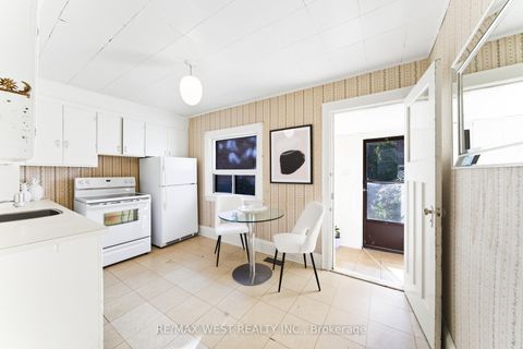 Photo 7 at 45 Deforest Road, Swansea, Toronto