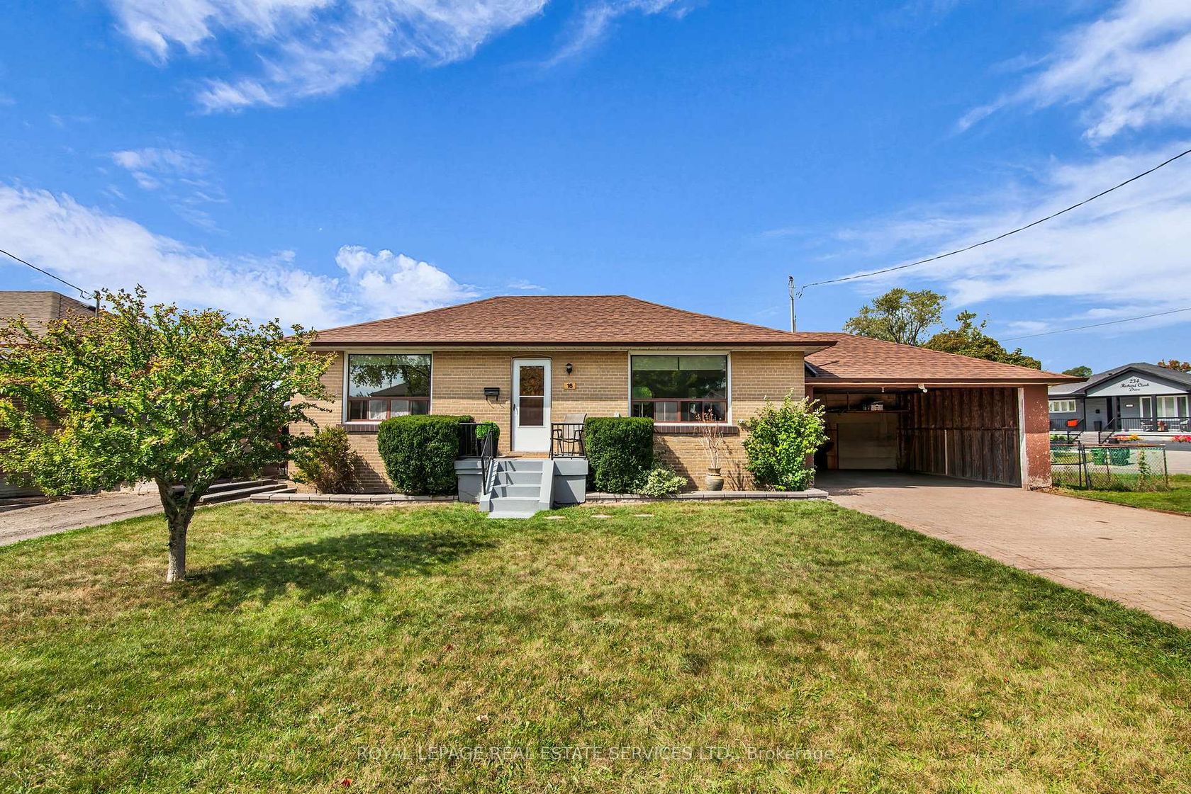 16 Redfern Avenue, CFB, Toronto 