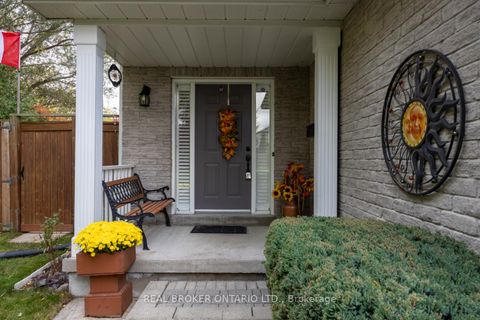 Photo 6 at 964 Grandlea Court, Pinecrest, Oshawa