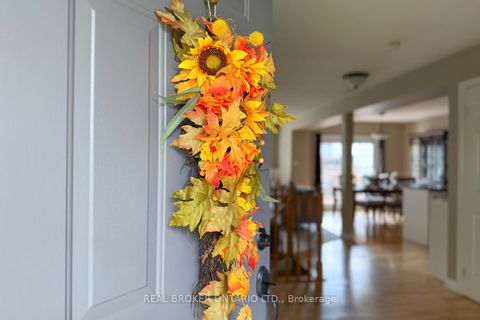 Photo 7 at 964 Grandlea Court, Pinecrest, Oshawa