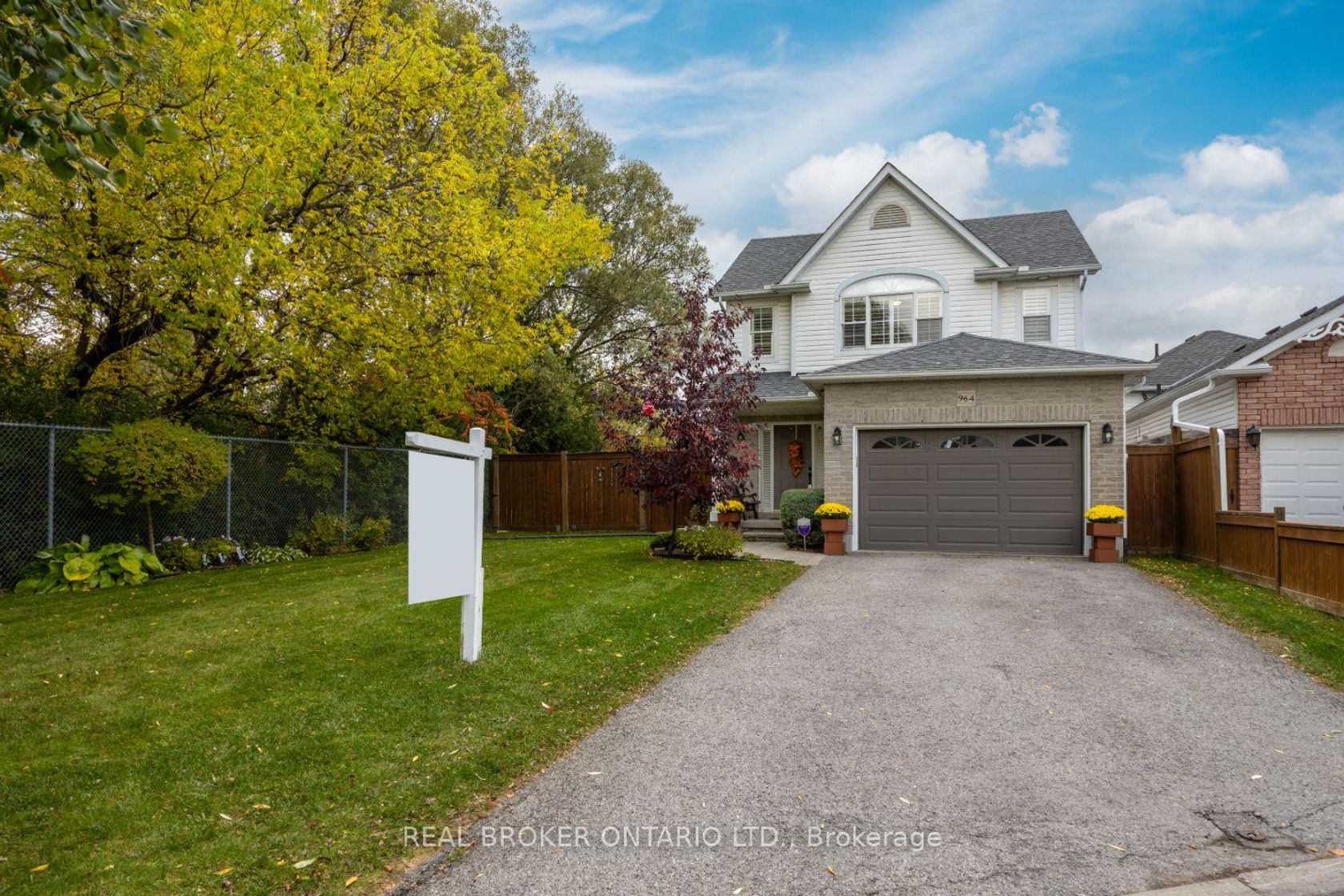 964 Grandlea Court, Pinecrest, Oshawa photo number 2