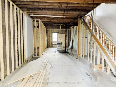 Photo 4 at 319 Crawford Street, Bellwoods, Toronto