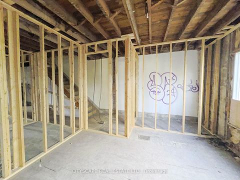 Photo 10 at 319 Crawford Street, Bellwoods, Toronto