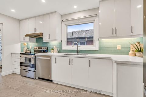 Photo 14 at 10 Cranston Road, City Centre West, Toronto