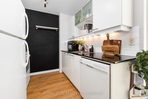 Photo 9 at 307 - 218 King Street E, Moss Park, Toronto