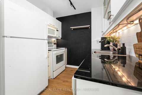 Photo 10 at 307 - 218 King Street E, Moss Park, Toronto