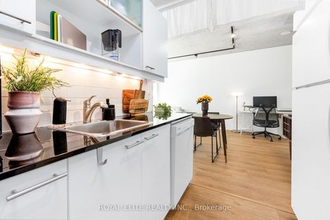 Photo 11 at 307 - 218 King Street E, Moss Park, Toronto