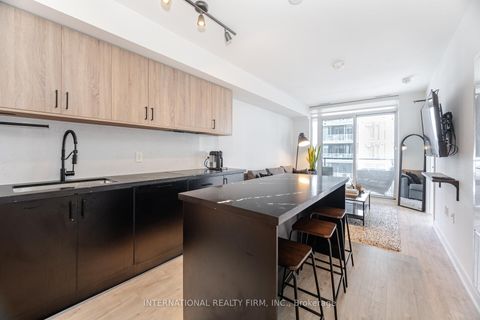 Photo 4 at 1012 - 27 Bathurst Street, Waterfront Communities C1, Toronto