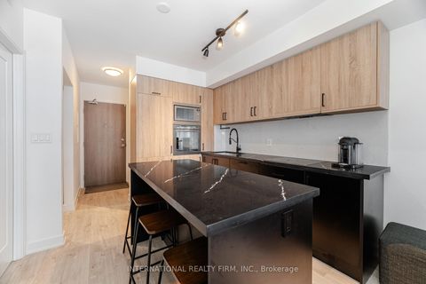 Photo 5 at 1012 - 27 Bathurst Street, Waterfront Communities C1, Toronto