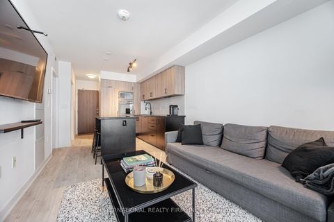 Photo 11 at 1012 - 27 Bathurst Street, Waterfront Communities C1, Toronto