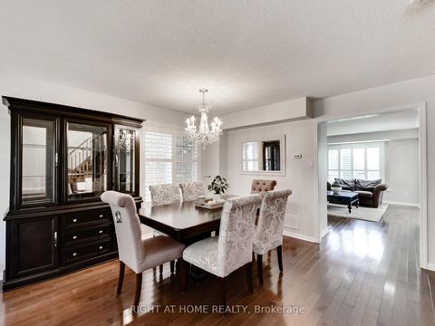 Photo 7 at 2527 Nettlecreek Crescent, WT West Oak Trails, Oakville