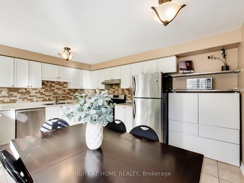 Photo 17 at 2527 Nettlecreek Crescent, WT West Oak Trails, Oakville