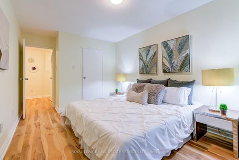 Photo 13 at 115 - 100 Quebec Avenue, High Park North, Toronto