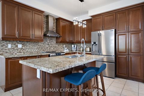 Photo 15 at 40 Heron Hollow Avenue, Oak Ridges, Richmond Hill